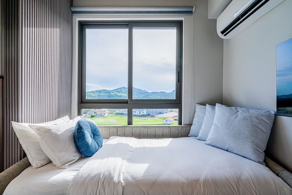 w Elegant 2BR Apartment in the Heart of Centriqo