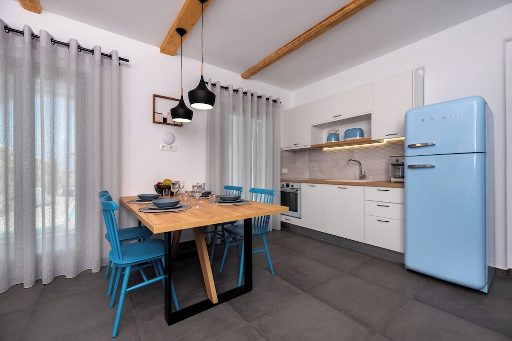 MODERN DOME HOMES OF SANTORINI