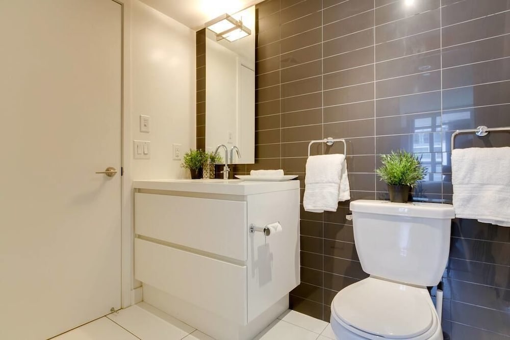 City Condo by Rogers Centre - Image 4