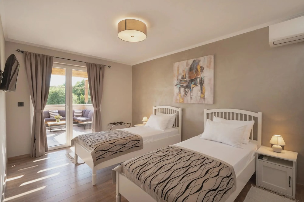 Lulu in Dobrinj With 4 Bedrooms and 4 Bathrooms