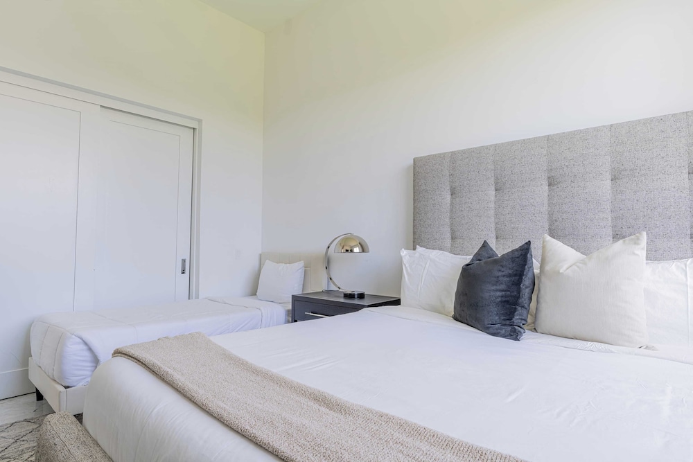 Sleeps 28 2 Luxe Villas w/ Pickleball Court Bravo Villas Dorada by Avantstay