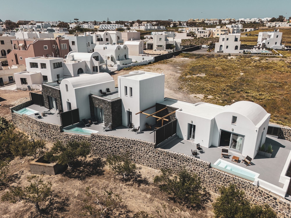 Uranides Luxury Suites