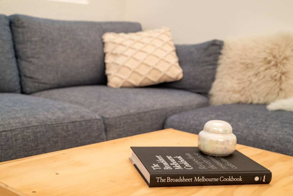 Beautiful 1 Bedroom Apartment Next to Southern Cross Station