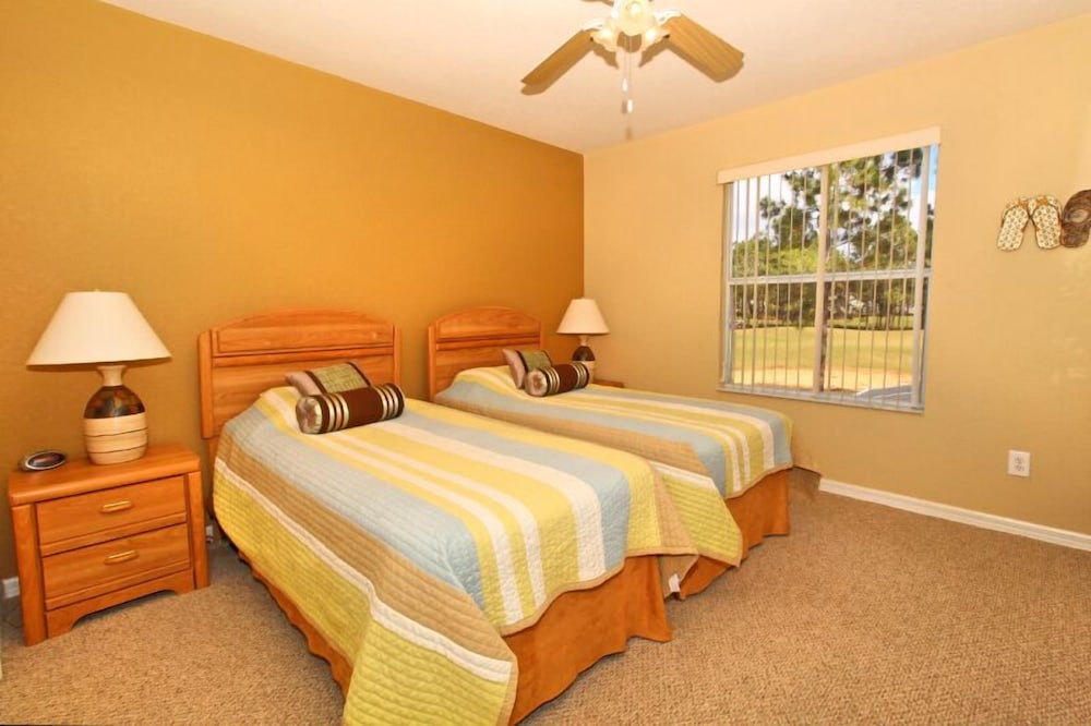 Private Pool & Spa On Golf Resort! 5 Bedroom Villa by RedAwning view 4