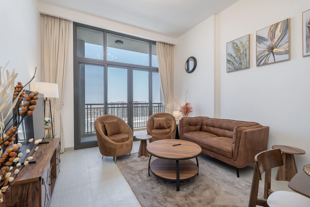 Stunning 1 BR With Pool View in Rawda Apartments