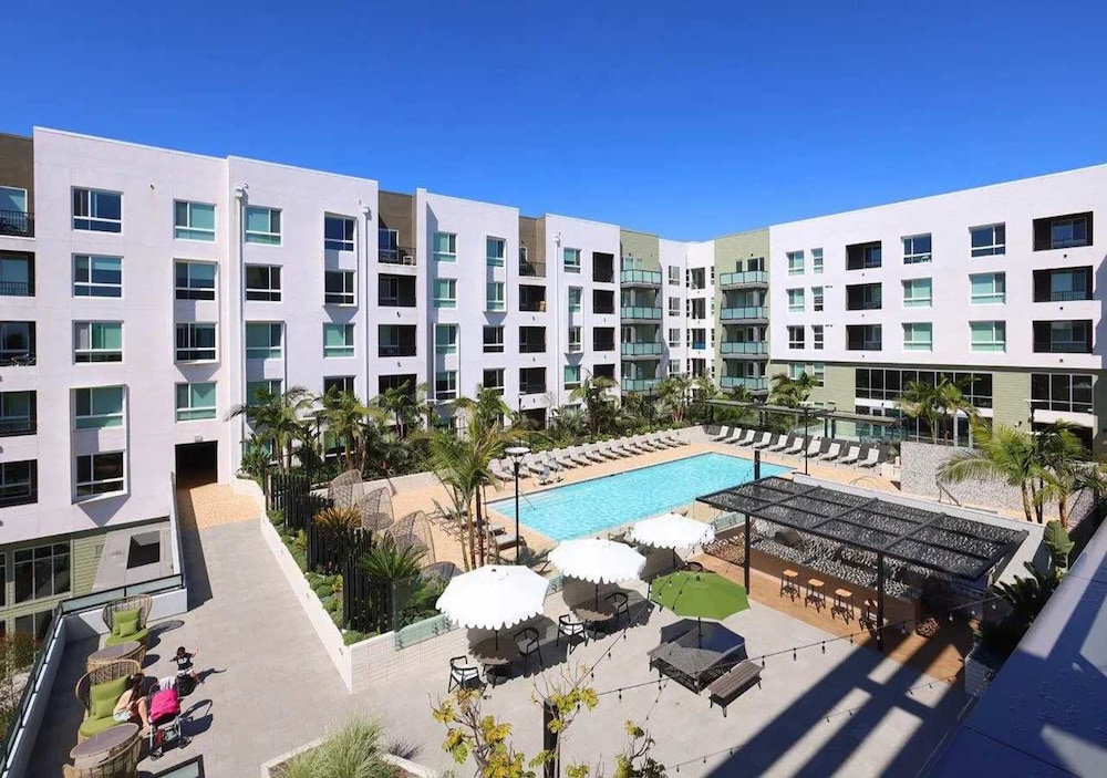 Modern Oasis 10 Min From Disneyland With Pool GYM