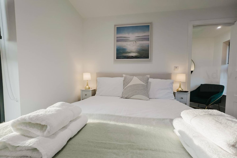 Luxury Seaside Home Parking Sleeps 8 by Adliv