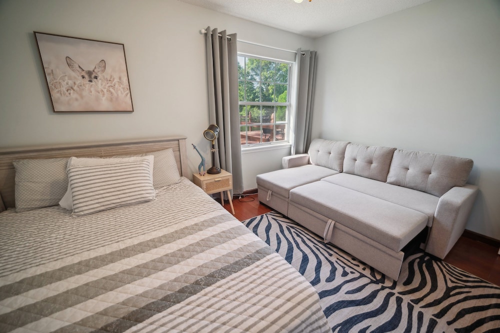 Pondside Perch - Your Waterfront Retreat 3 Bedroom Home
