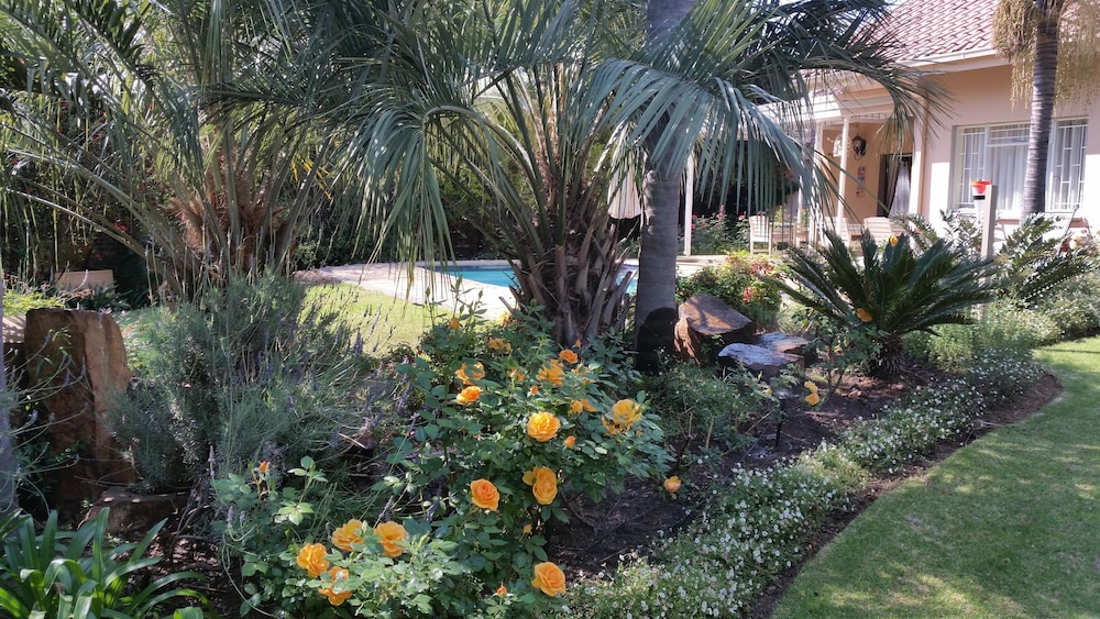 Royal Ridge Guest House and Apartments