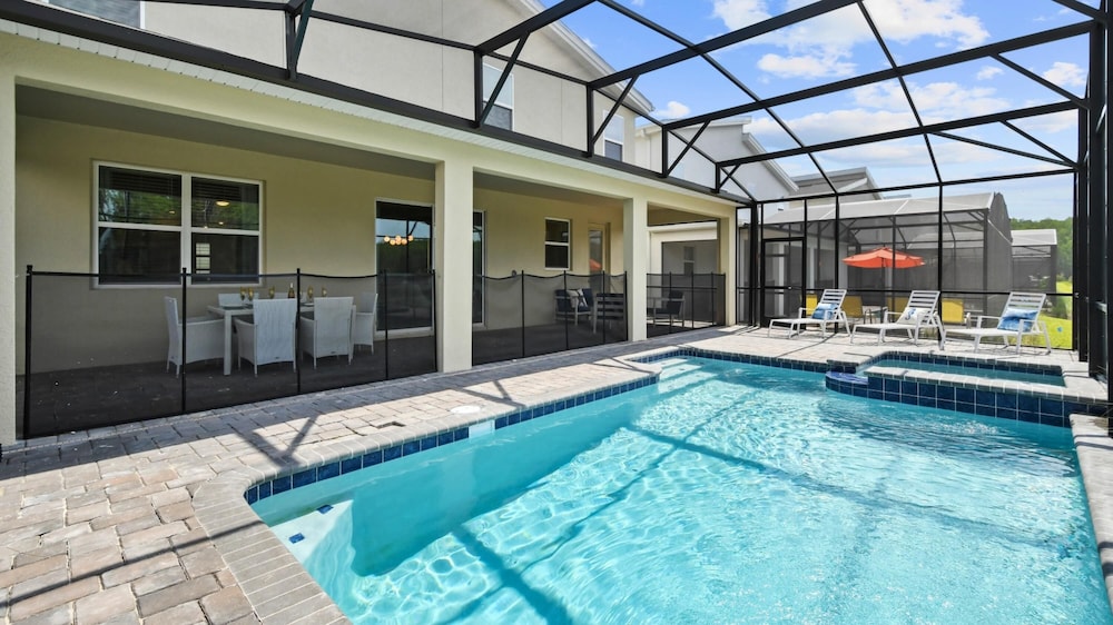 Lakeview Storey Lake 10br Villa Pool SPA Game view 3