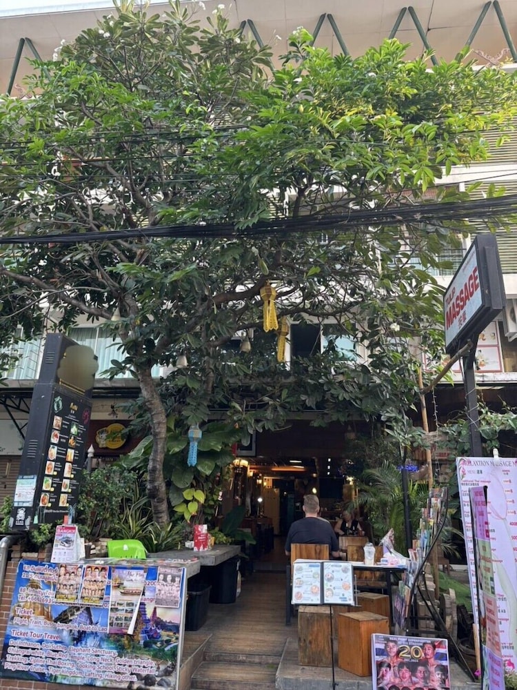 Nature Home Hostel & Cafe
