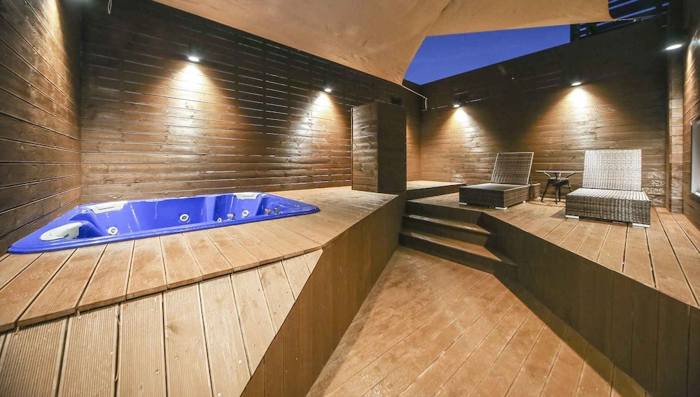 Hotel A