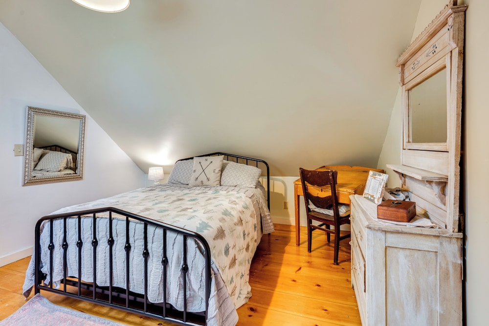 True North Farm House - Historic Family Home