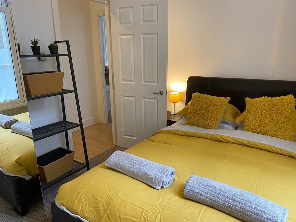 City centre - 1 bedroom apartment view 3