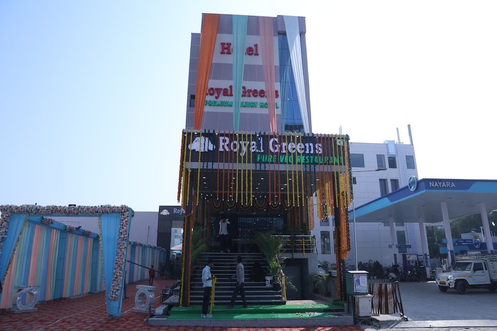 Royal Greens