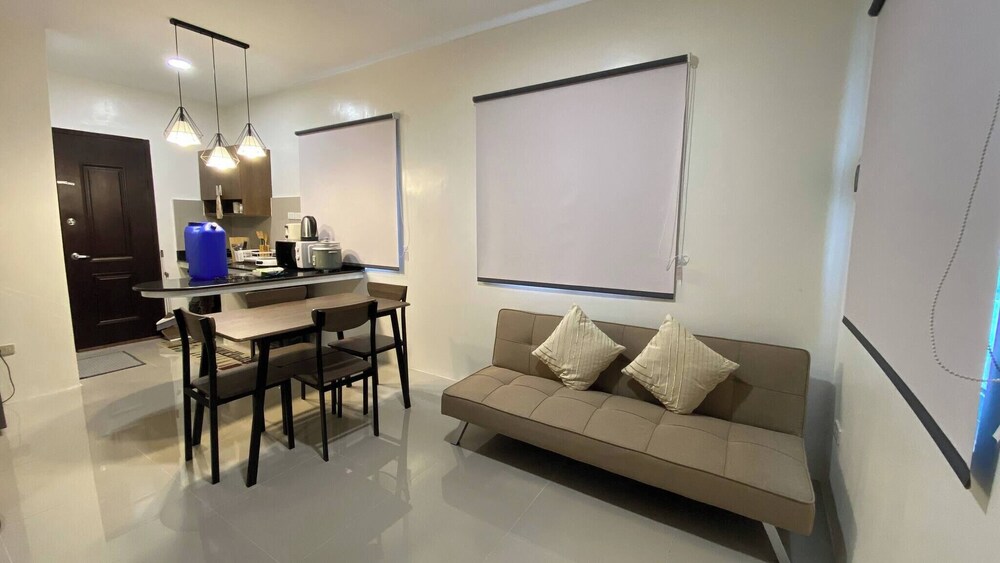 Peaceful 2BR Home in Gensan - AC, Wifi, Netflix, Patio & Free Parking