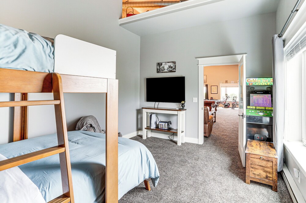 Private Hot Tub + Game Room: Keenesburg Getaway!