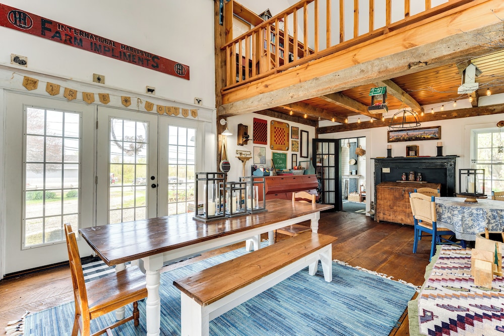 True North Farm House - Historic Family Home