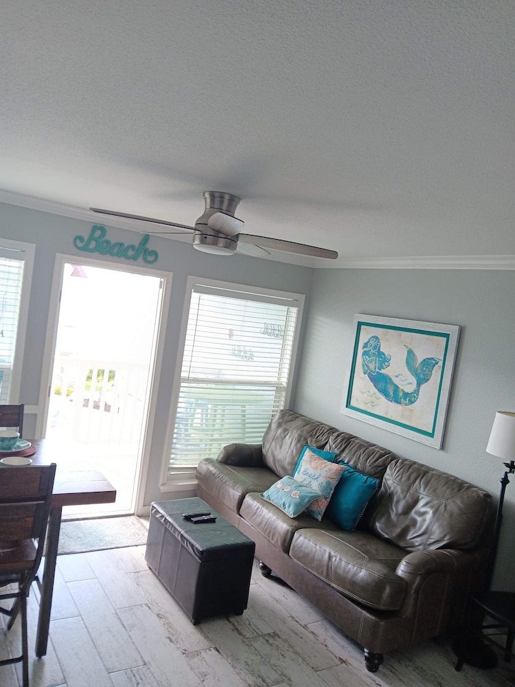 Seascape 1318 1 Bedroom Condo by RedAwning