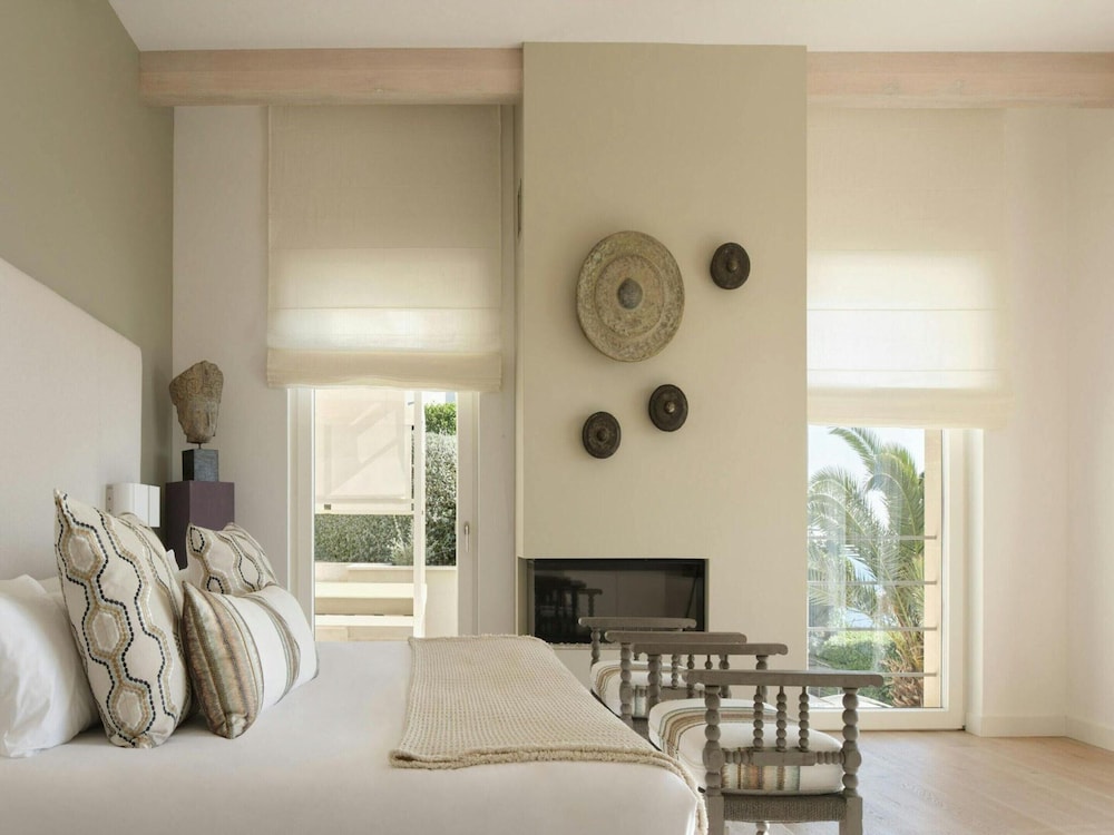 Villa in Tranquil Hillside Location