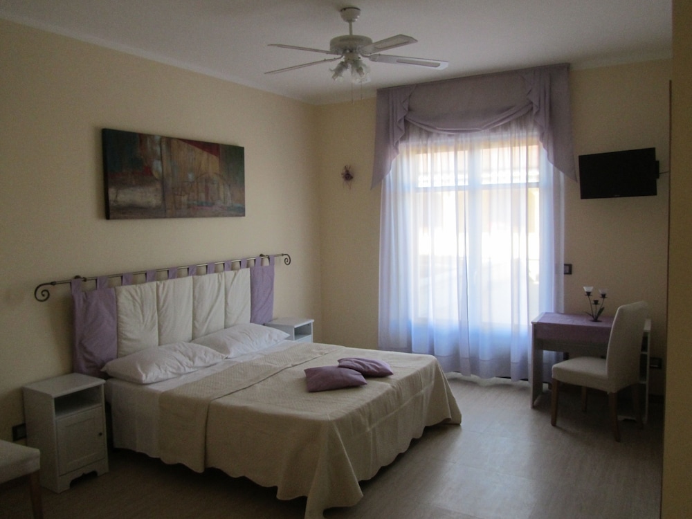 Eremes Rooms & Apartments
