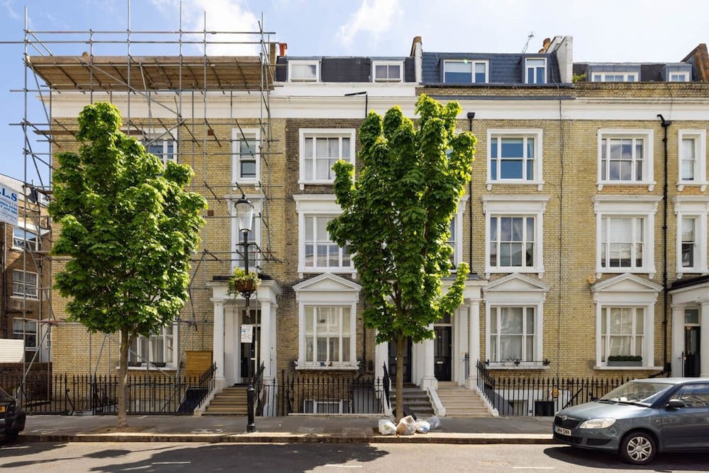 Spacious Apartment With Office Rear Terrace