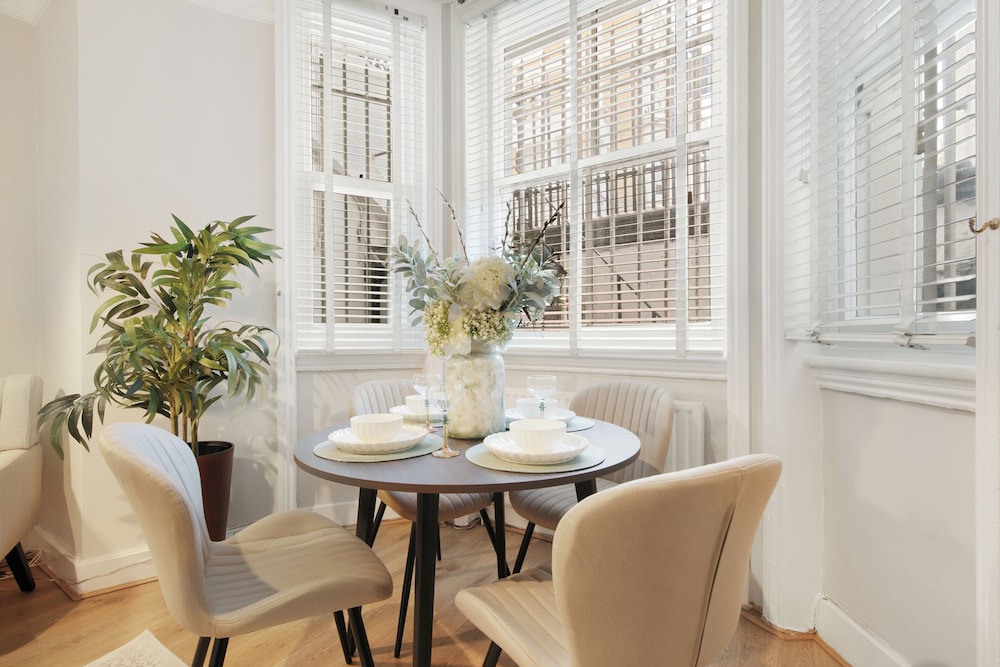 Redcliffe Square Flat