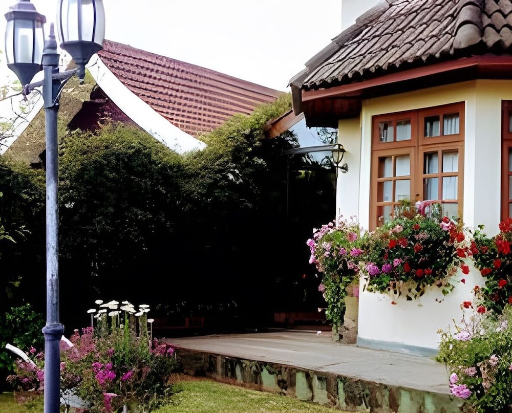 THE WRITERS HOUSE