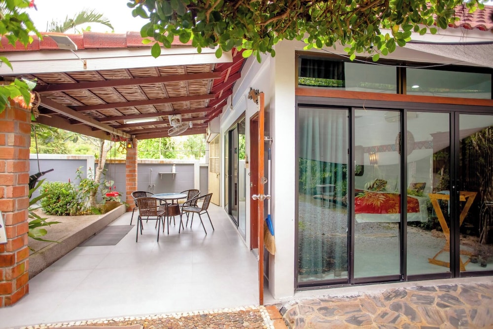 Villa With Private Pool and Mountain Views