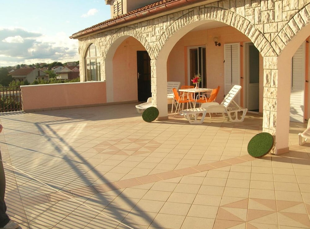 Apartment With Terrace and Sea View Brodarica