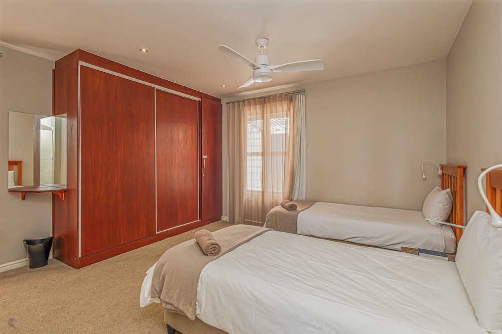 Seasons of Serenity, Langebaan 8-sleeper