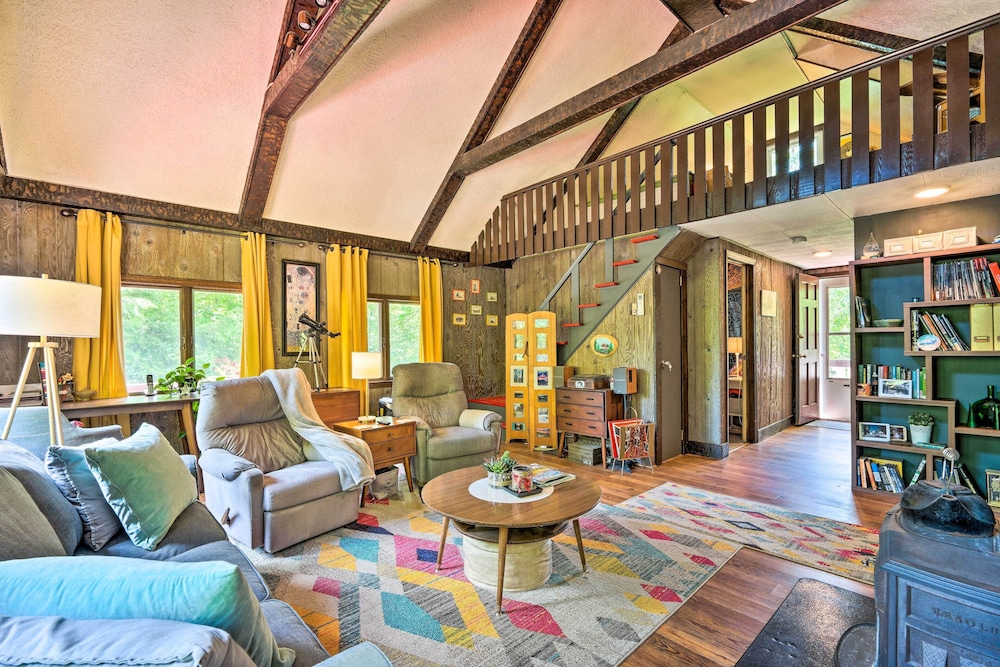 Vibrant Putney Cabin w/ Fire Pit: Hike & Ski!