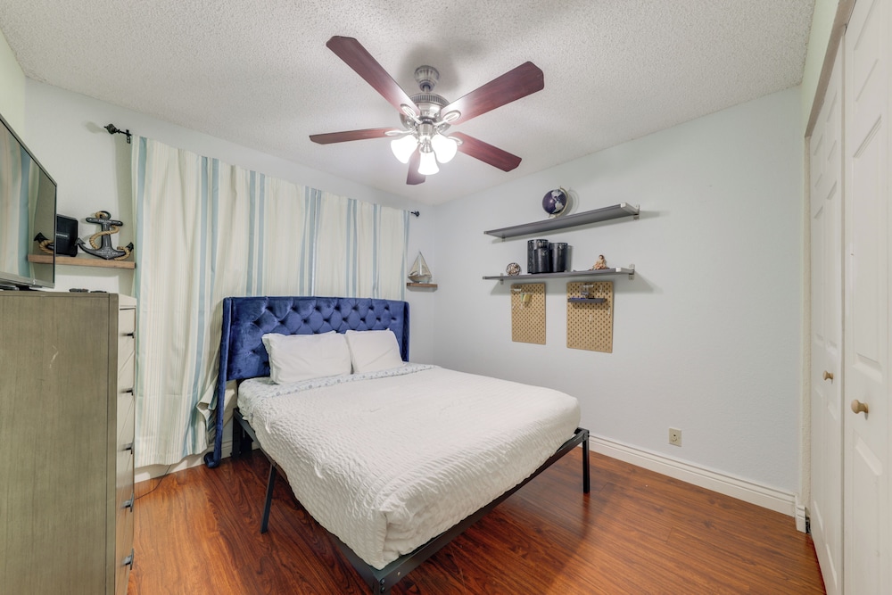 Fishing Dock & Canal Views: Fort Lauderdale Home!