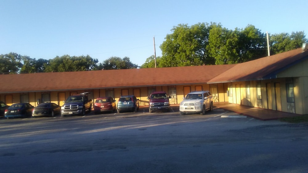 Hico Hills Inn - Property Image 16