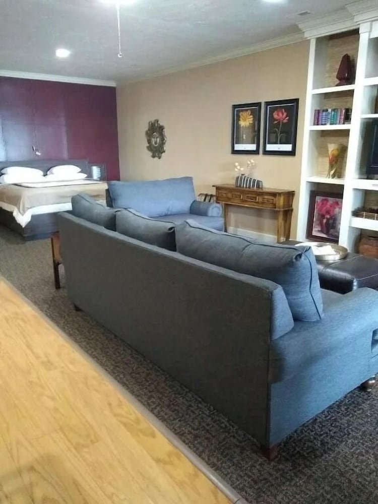 Southern Comfort Suites