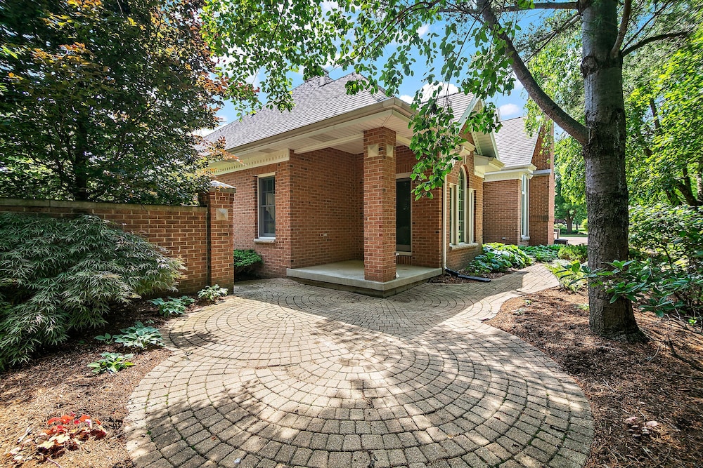 Private Riverbank 27-acre Estate 1 hr From Chicago