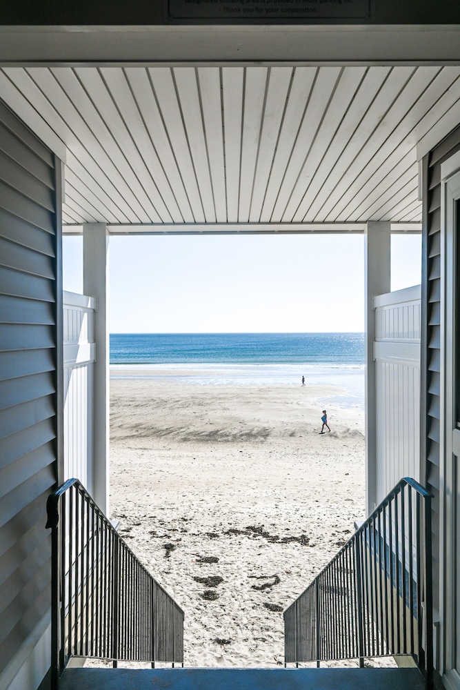 Atlantic Oceanfront Hotel