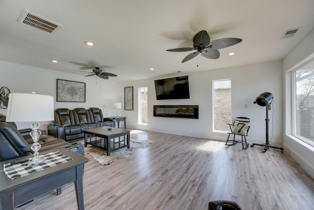 Family-friendly Missouri Vacation Rental on Water! view 2