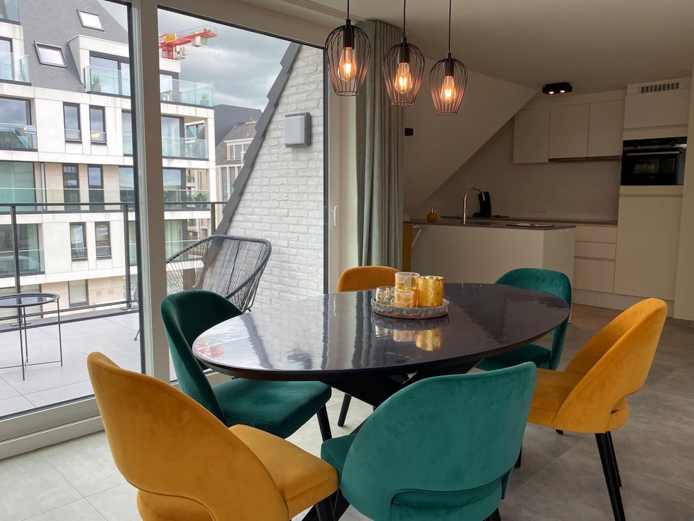 Modern Duplex Near Beach and Shops
