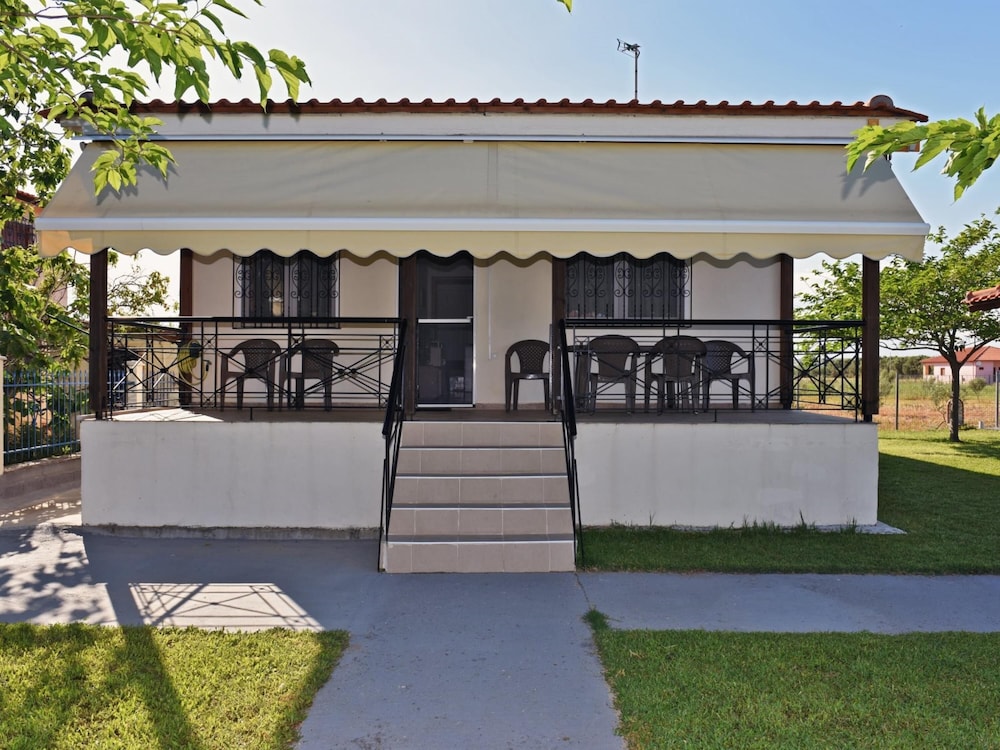 Mamas Twin Houses Left by Travel Pro Services