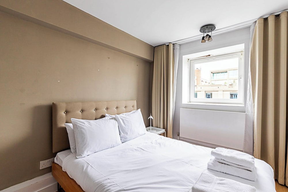 Modern Apartment With Balcony