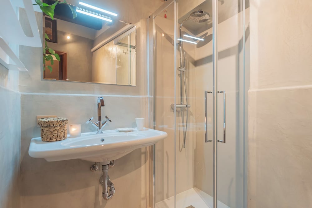 Pantero Apartment by Rent all Como