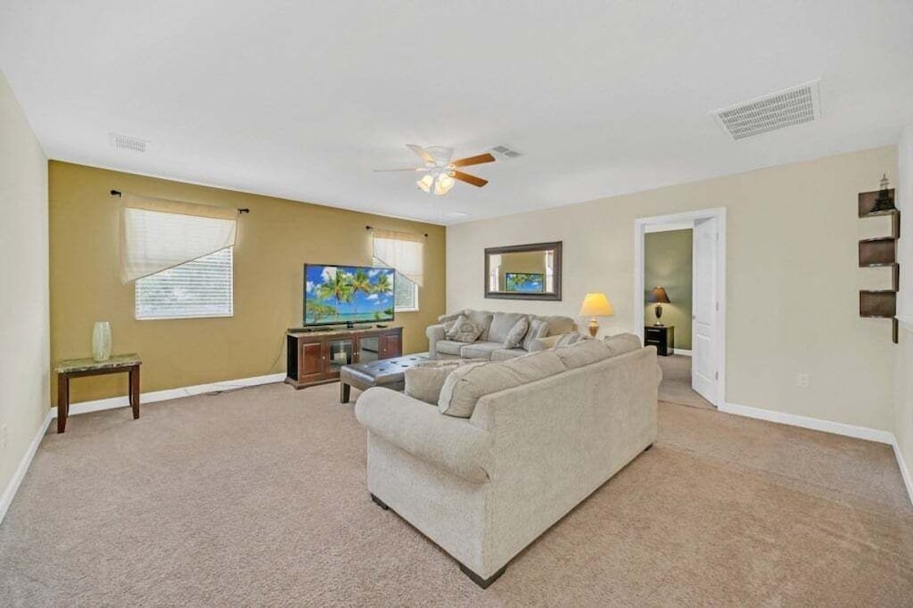 Incredible Pool Spa & Game Room Private Home! 6 Bedroom Villa