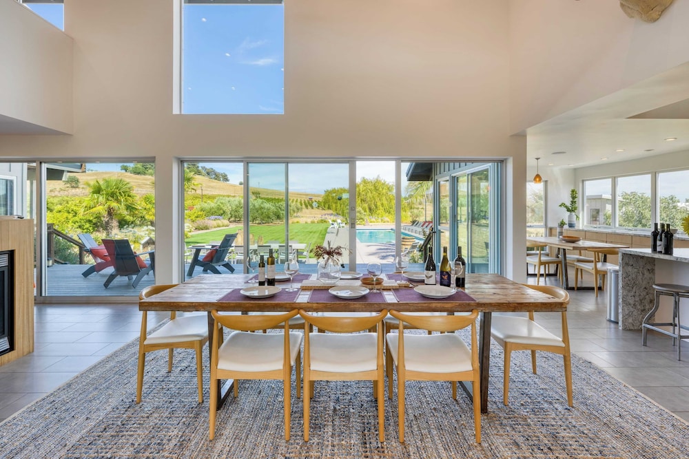 Coplan Vineyards by Avantstay 10-acre Estate w/ Pool, Spa, Bocce & Designer Interiors