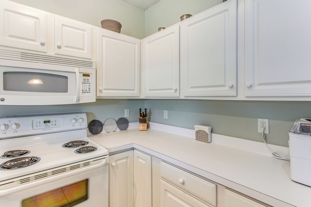 1 Mi to Beach: Family Condo in North Myrtle Beach!