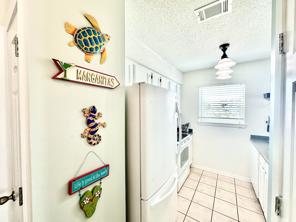 Island Cottage 1 Bedroom Townhouse by RedAwning view 2