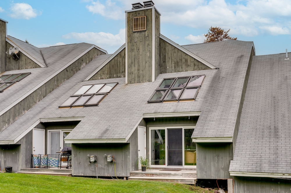 Mid-century Tenney Mountain Condo Near Hiking view 2