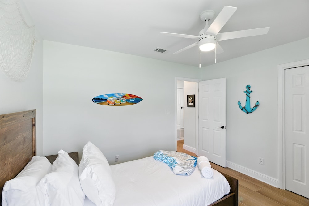 Sunny 3BR w/Hot Tub & Game Room Home