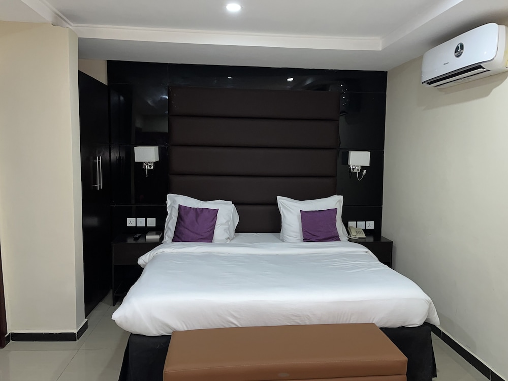 Dwell Luxury Apartments