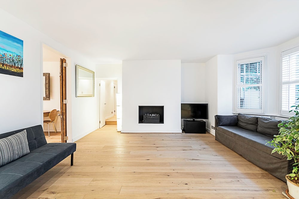 Richmond Hill Top Apartment